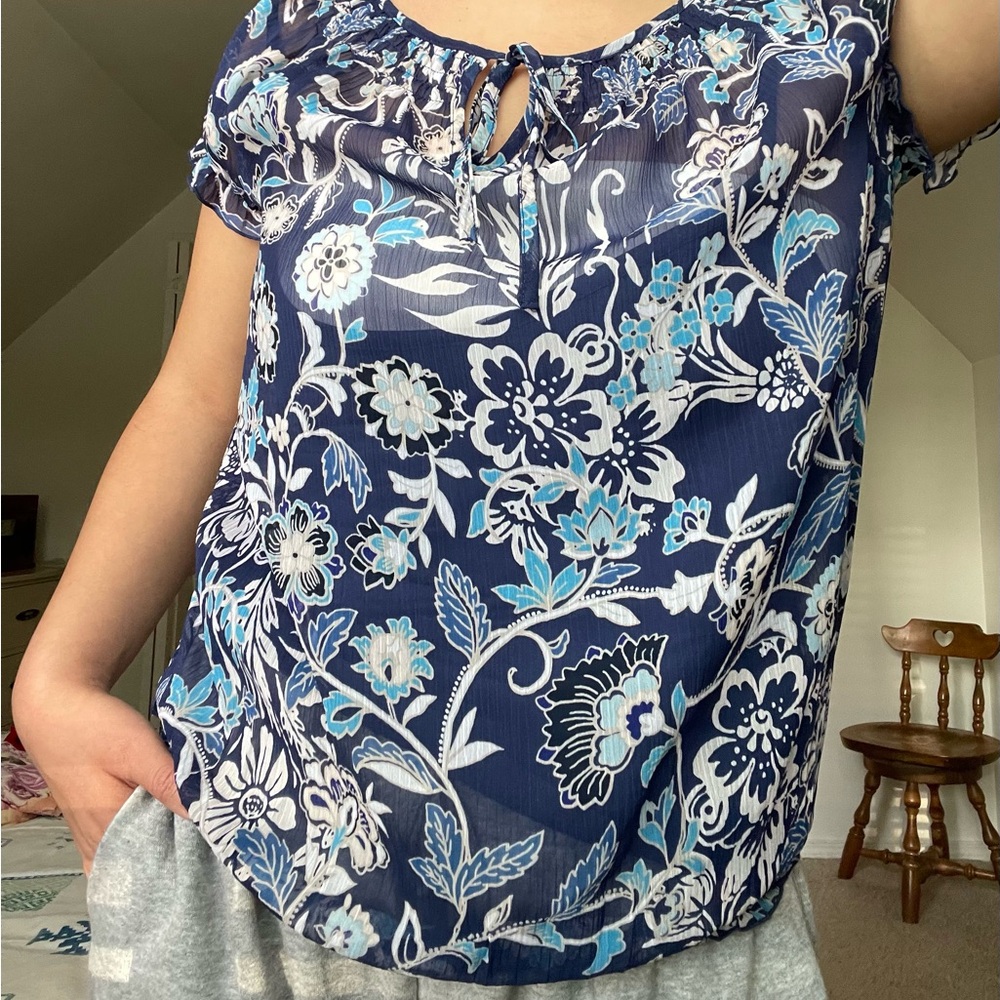 Liz Claiborne Blue and White Relaxed Tie Front Blouse